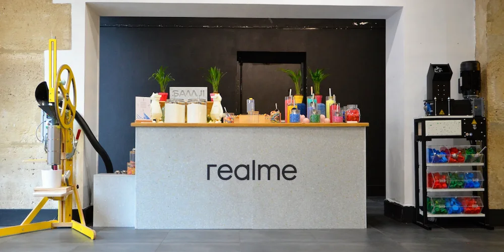 Animation de recyclage et mobilier sur mesure pour pop-up store Realme.